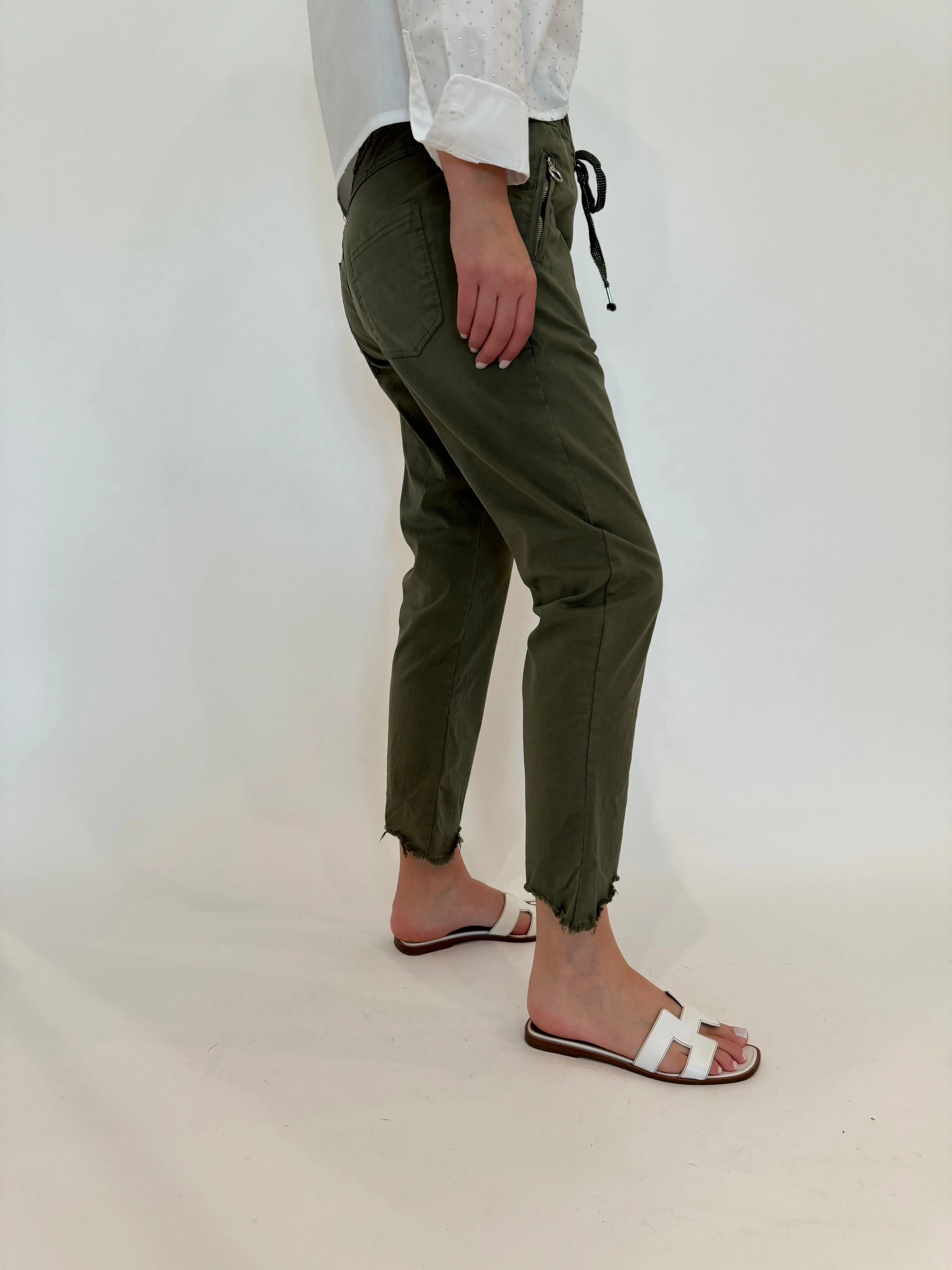 Charlie Zip Pocket Crinkle Jogger With Raw Hem - Army Green