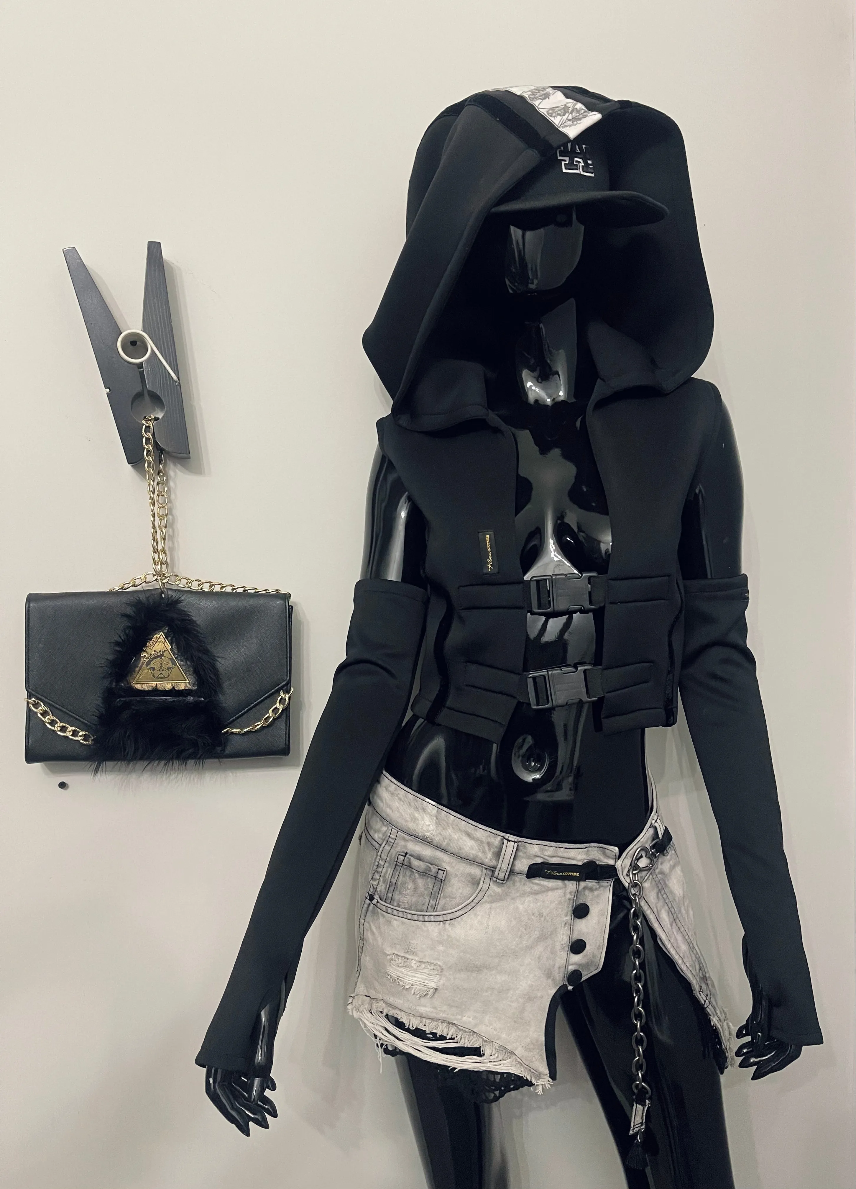 “Il Classico Nero” Scuba vest with oversized hood