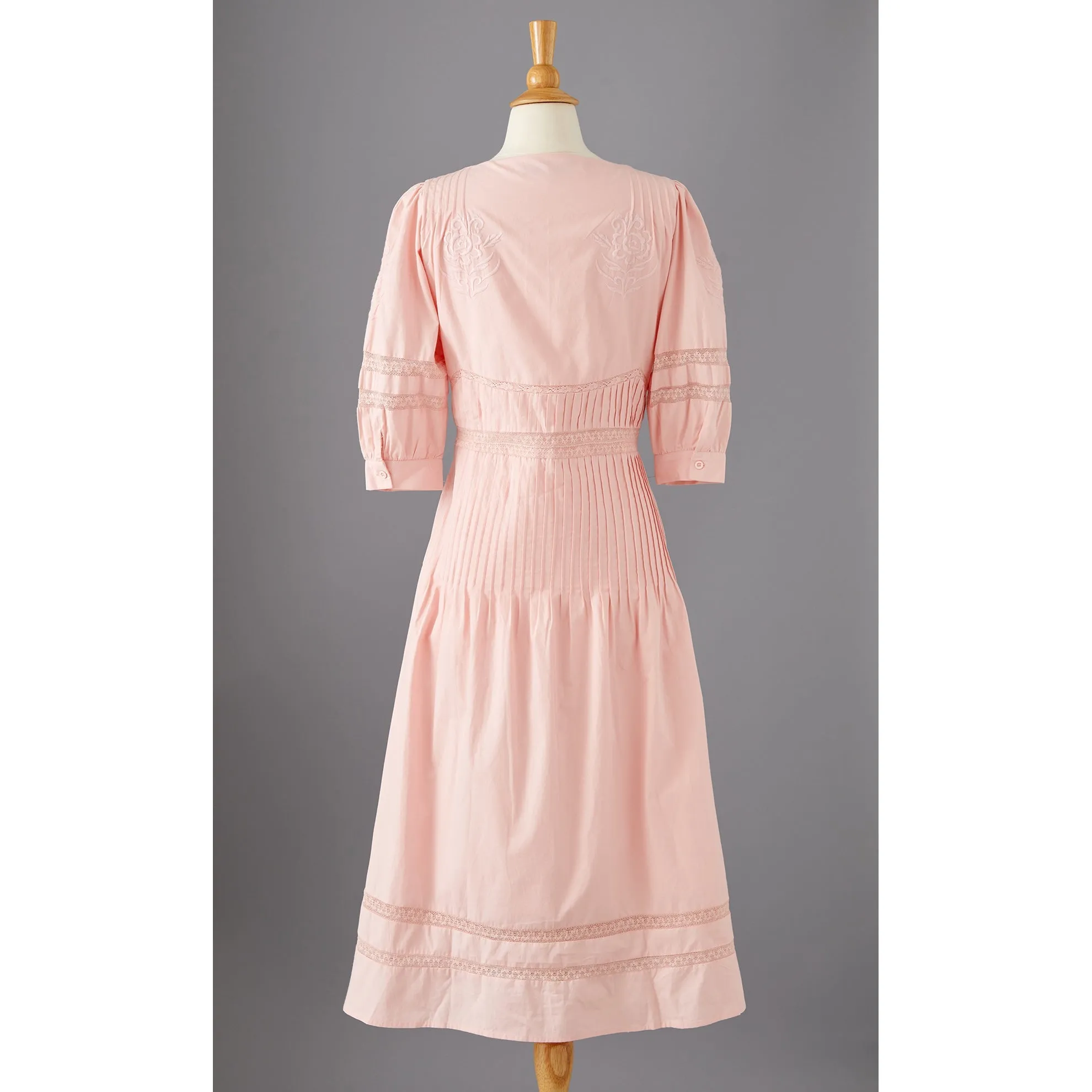 Lady Meuxâ€™s Lawn Dress