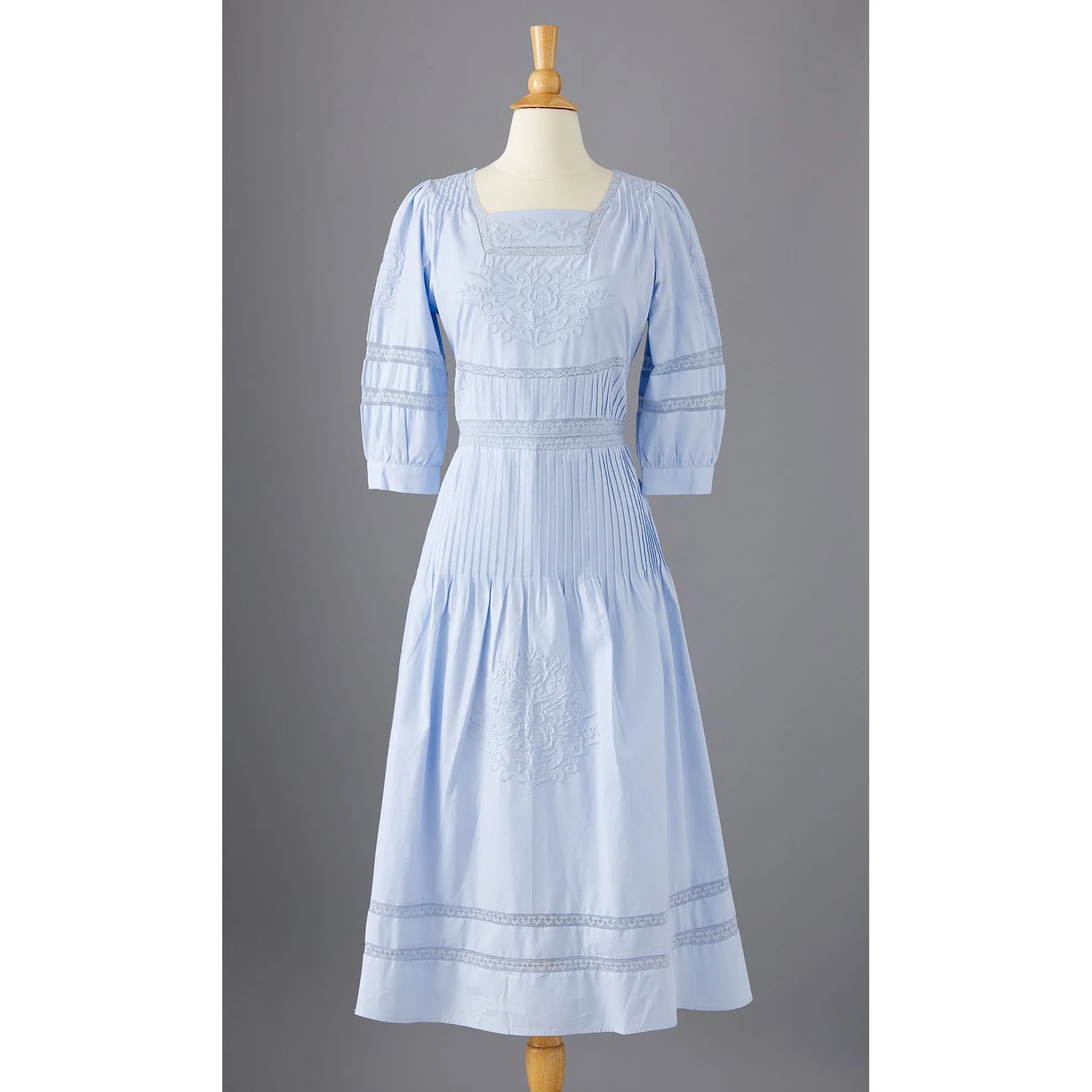 Lady Meuxâ€™s Lawn Dress