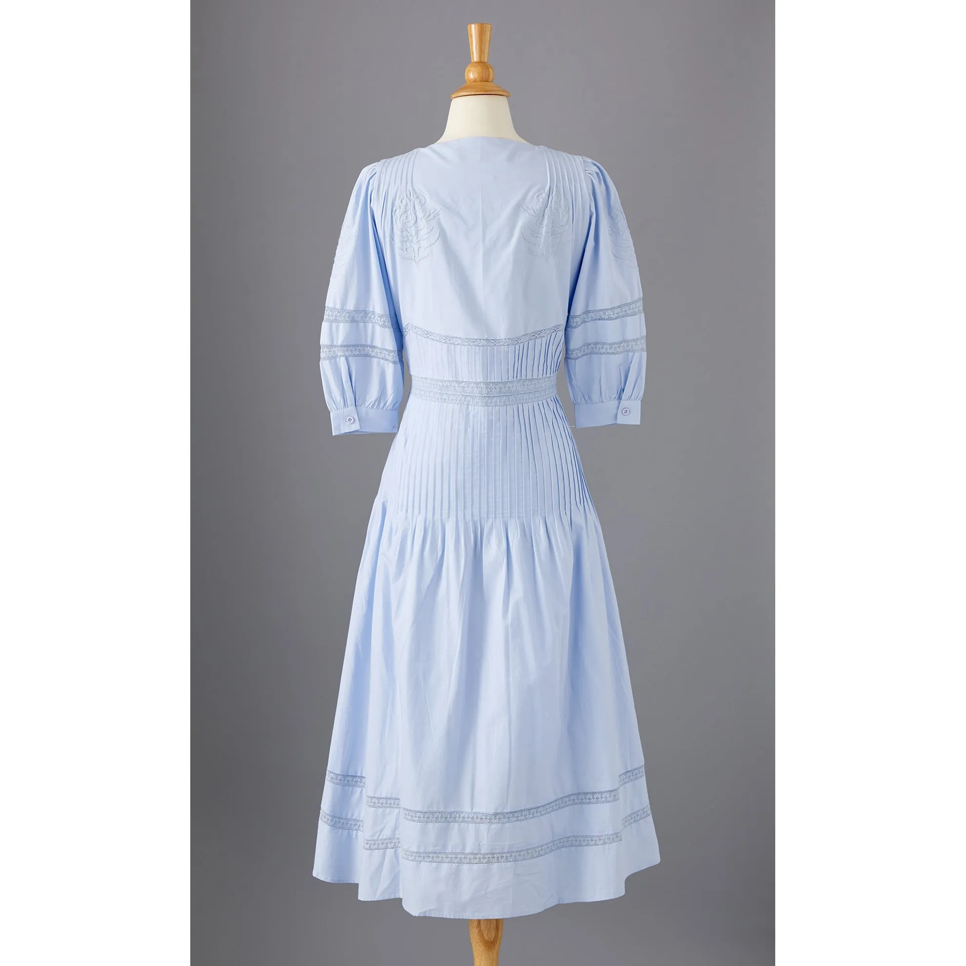 Lady Meuxâ€™s Lawn Dress